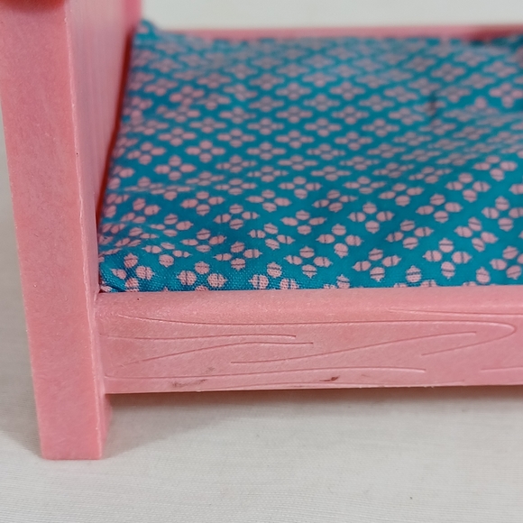Battat Furniture pink heart tiny  toy plastic bed - Picture 14 of 16
